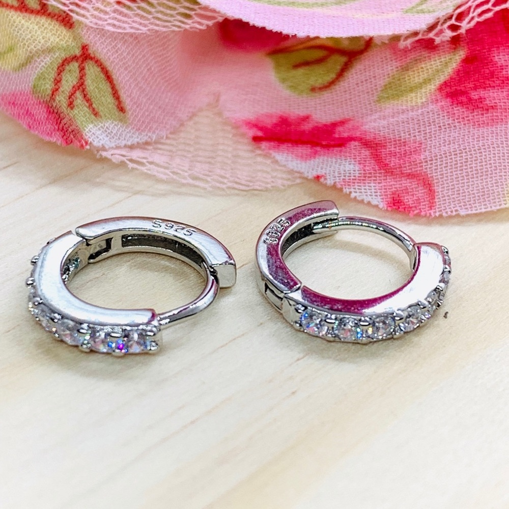 🌟 Silver 925 CZ Huggie Hoop Earrings - Picture 3 of 4